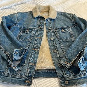 Sherpa lined Jean jacket old navy boyfriend cut size XS
